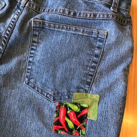 Upcycled Denim Ripped Jean Cutoff Shorts, Chili Peppers Theme, Women’s Size 6 - Picture 12 of 14